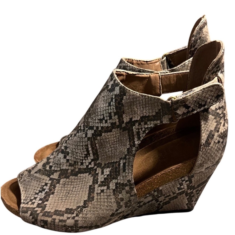 Boutique Snake Print Peep‎ Toe Wedge Booties Women's Size 8